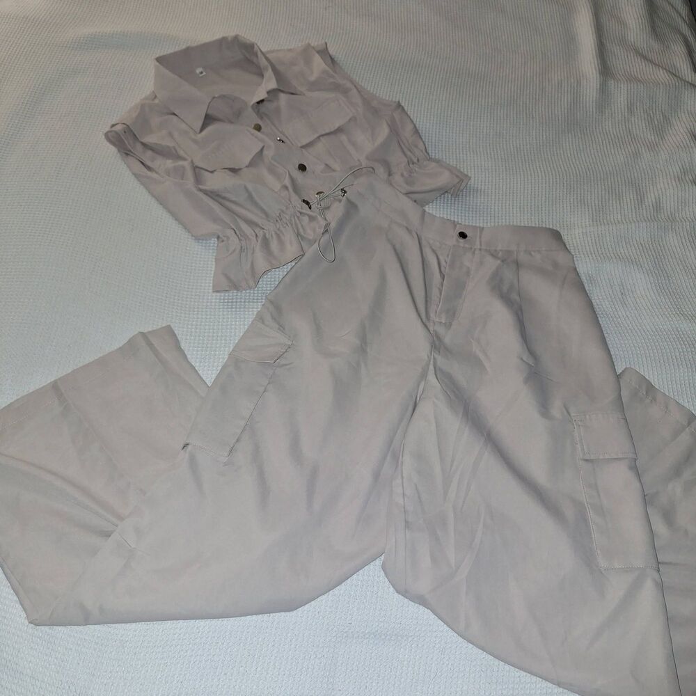 NEW - Beige Lightweight polyester cargo pants with drawstring sleeveless top Med